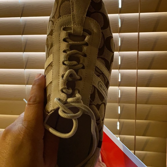 Beautiful  sneakers were once super comfortable super nice in good condition - Picture 6 of 8